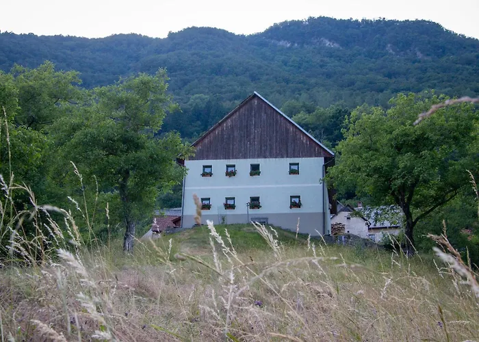 Hikers Hut Pr Blazu * Podbrdo
